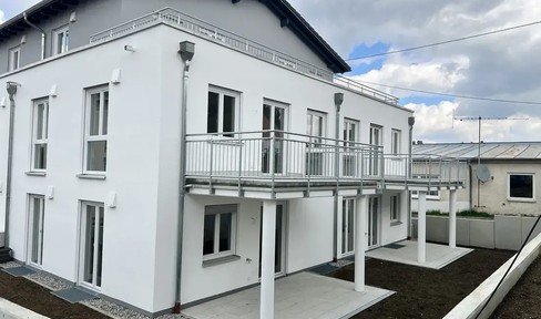 Stilvolle 2-Zimmer-Penthouse-Wohnung mit 22qm Dachterrasse und gehobener Innenausstattung in Diedorf