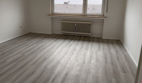 Freshly renovated 3.5 room apartment with balcony in a quiet location