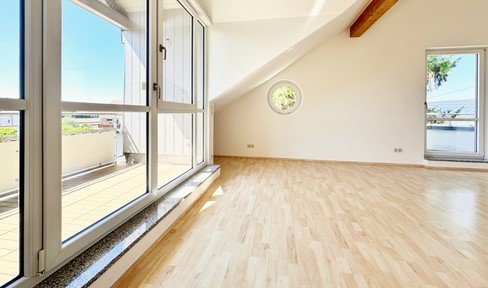 * Sunny & sunny / attic apartment with large eat-in kitchen in the Munich area / south-west facing / 2 balconies *