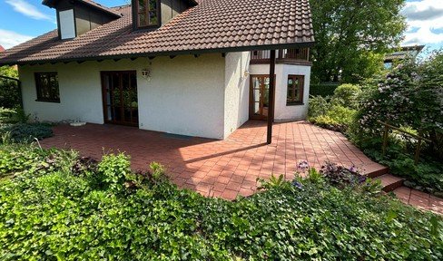 KOPIE: Spacious detached house with apartment, in the countryside & suburban train