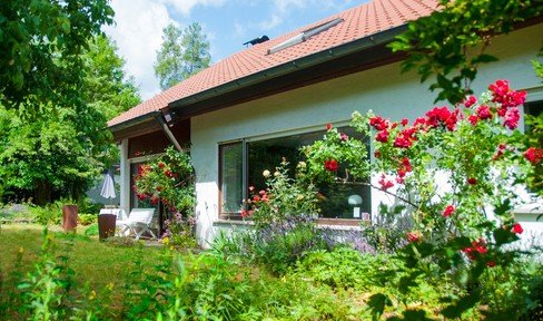 Freistehendes Einfamilienhaus mit Garten in Bestlage und Waldrandnähe
