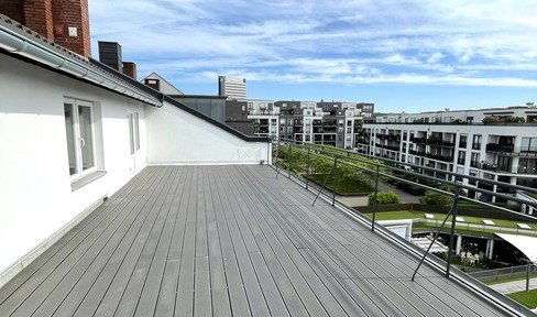 Unique opportunity! Extensively renovated apartment incl. 50 sqm roof terrace + building permit
