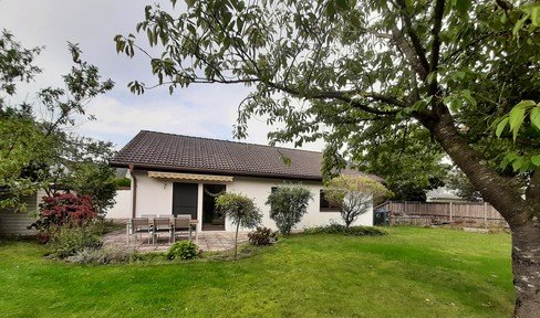 Commission-free, BUNGALOW in a quiet location, friendly and well-kept 4-room house in 27607 Langen
