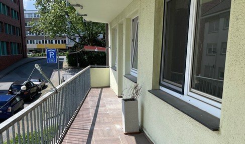 Refurbished 3-room apartment with 2 balconies in a central location in SG-Mitte