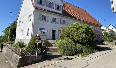 Affordable 7-room farmhouse in Erlaheim - two farmhouses for the price of one!