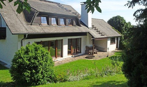 Country house with upscale furnishings in a prime residential location in Selbitz, Upper Franconia (near Hof / Saale)