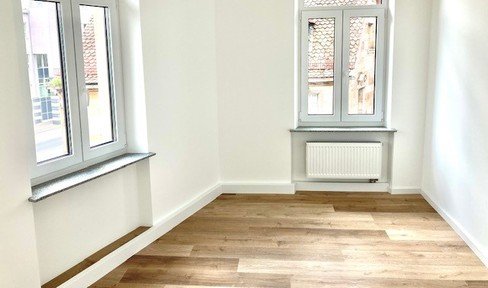 Beautiful 2.5 room apartment (approx. 56m²) in the heart of Fürth (town hall), renovated, for rent!