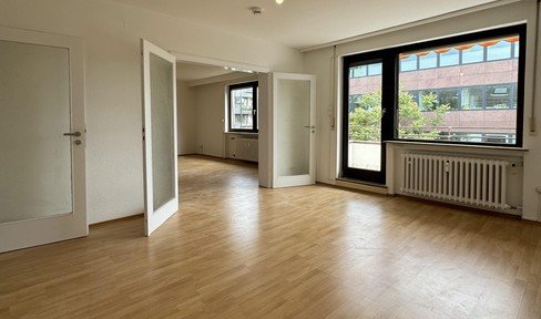Light-flooded 3-room apartment with skyline view in the heart of Frankfurt