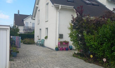 Only 13 years young house in Rutesheim, paint, furniture in, move in!!!