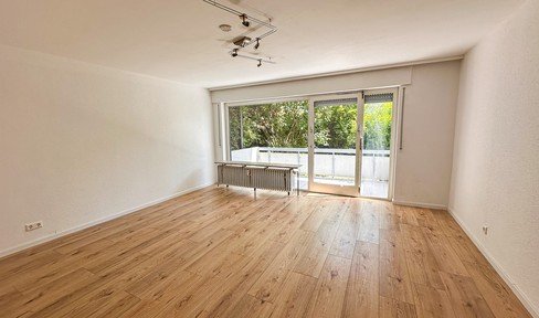 Beautiful freshly renovated 2-room apartment on the ground floor incl. parking space