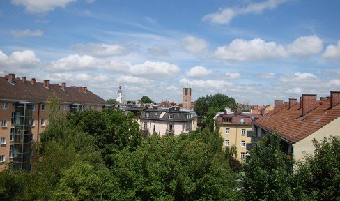 RARITY: View over the rooftops, central, spacious top floor apartment, 2 levels, DT option, parking space