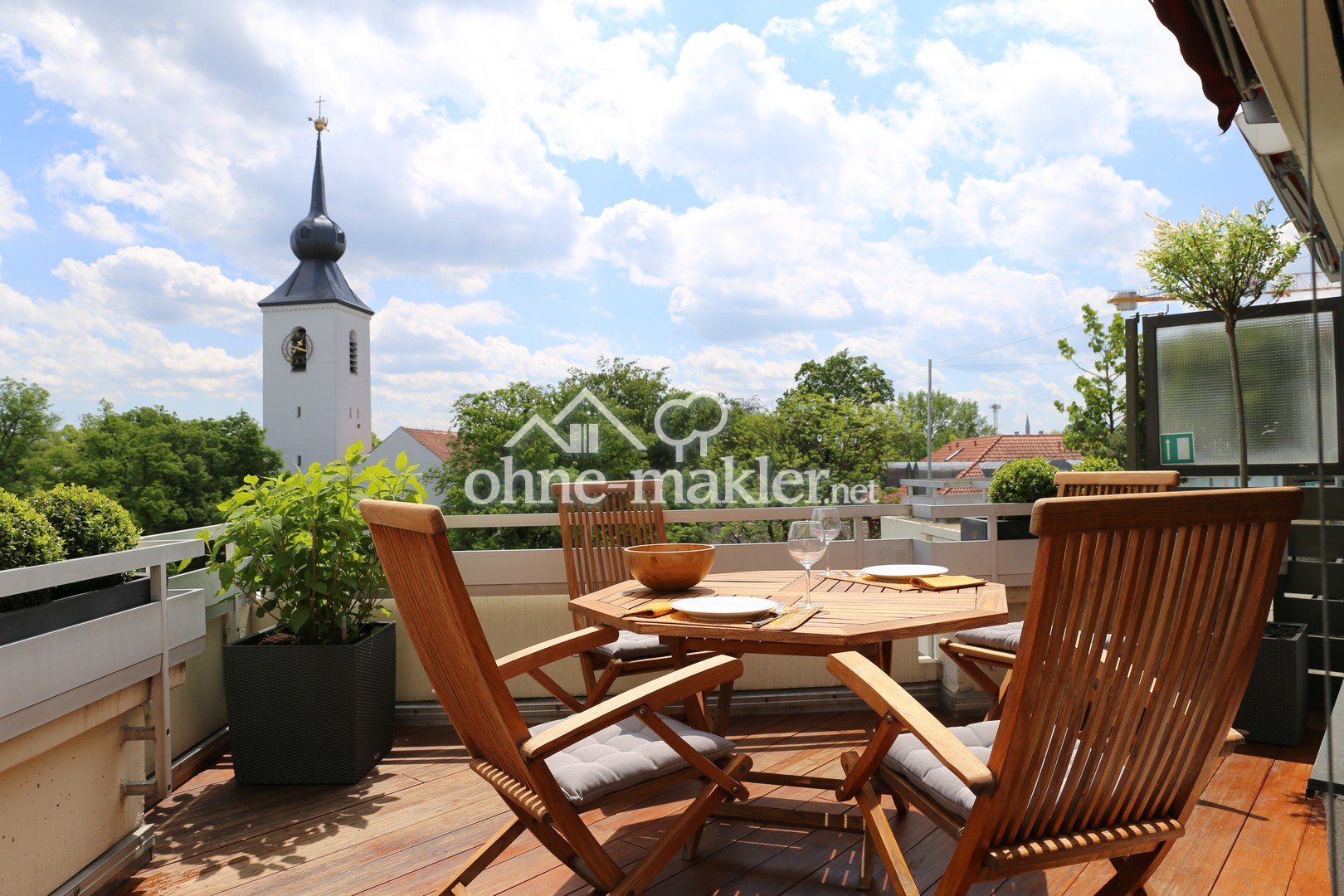 Hochwertiges, voll ausgestattetes Appartement in Alt-Bogenhausen mit attraktiver Dachterasse